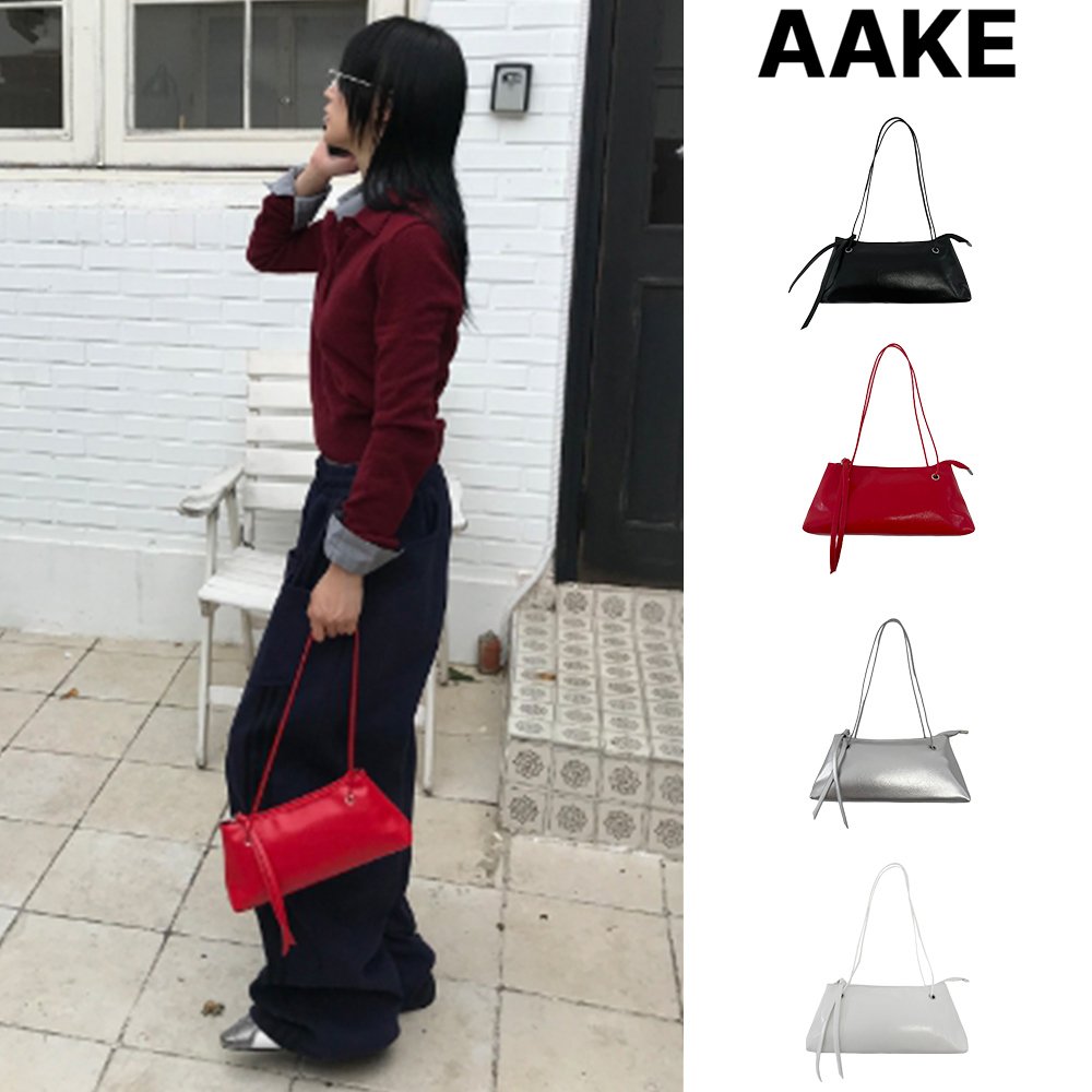 【AAKE】GLOSSY SHOULDER BAG