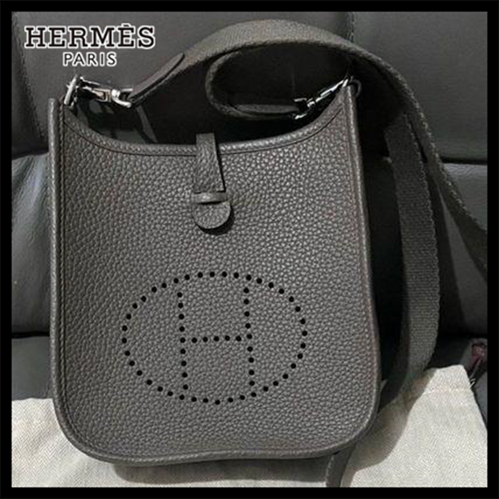 《シンプルカジュアルなデザイン★》HERMES バッグ