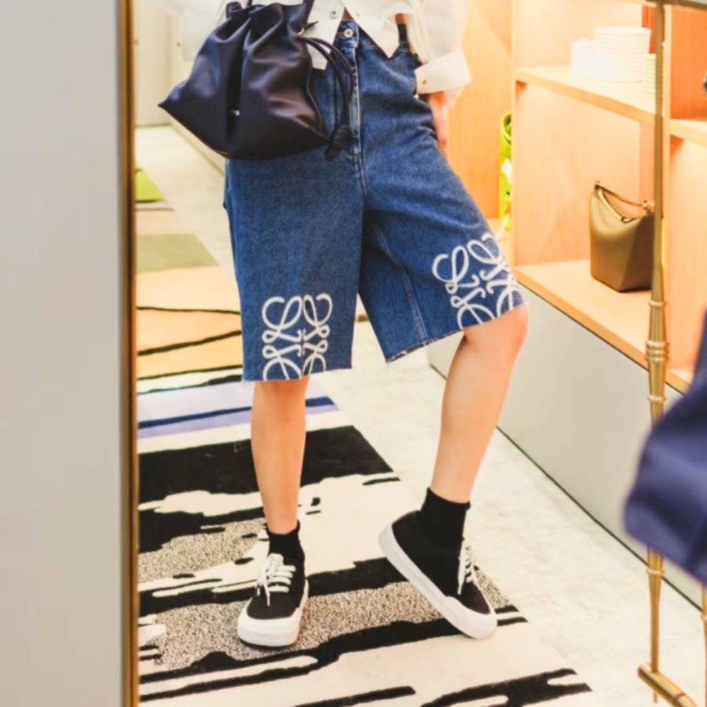 《大人カジュアル》【LOEWE】アナグラムデニムショートパンツ