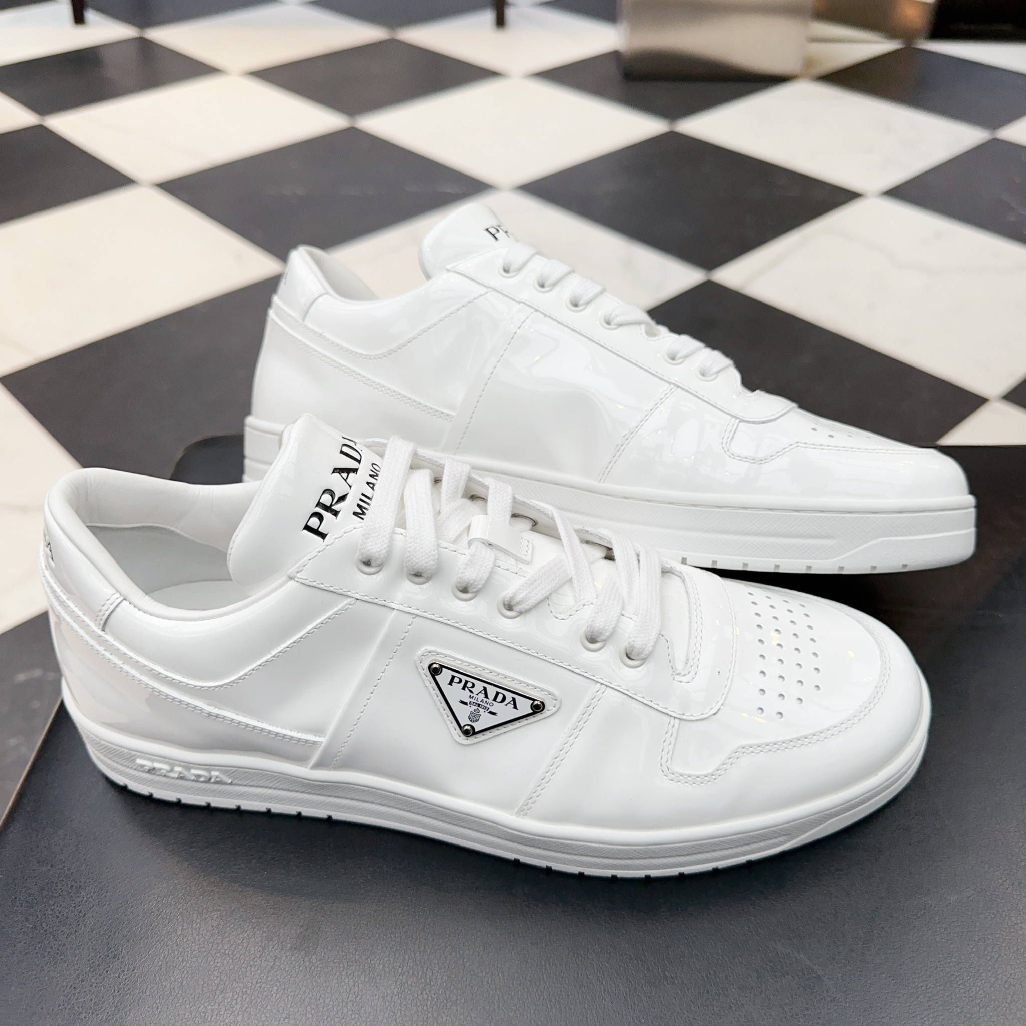 スニーカー PRADA | Downtown patent leather sneakers 2EE364_069_F0009