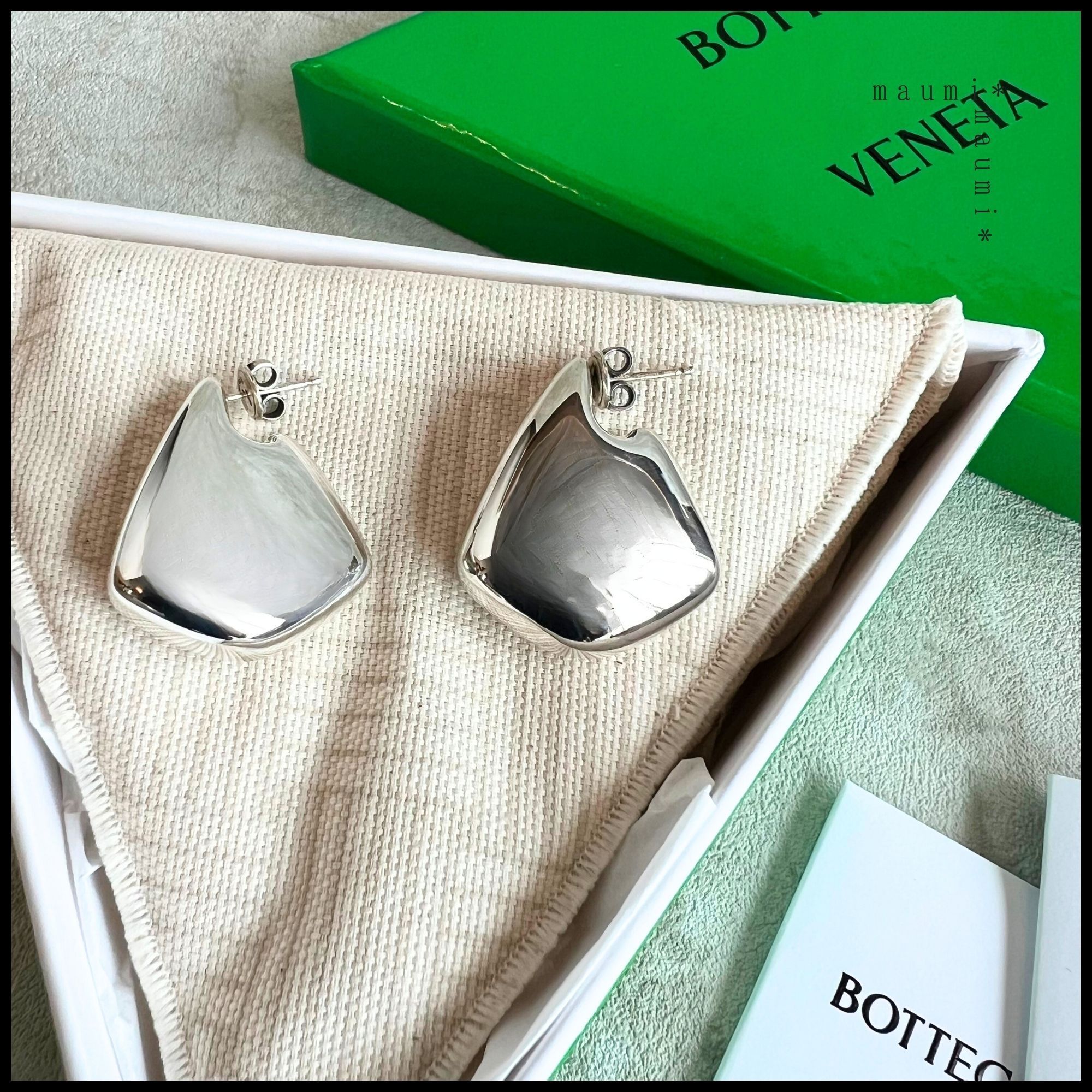 BOTTEGA VENETAボッテガ スモール フィン ピアス シルバー
