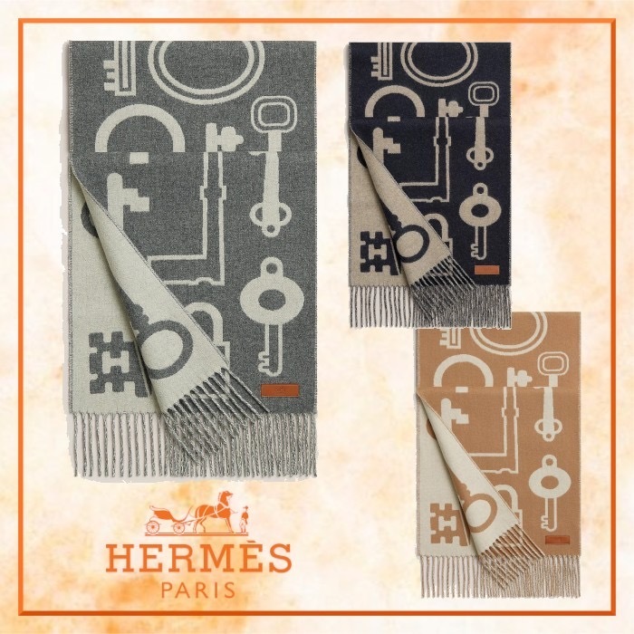 ジョッキーブラウスからヒントを得たHermes\tPorte-Clefsマフラー