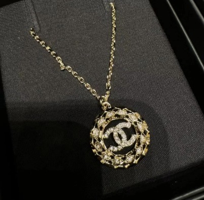 《コイン型が可愛い☆煌めくゴージャス感》CHANEL ネックレス