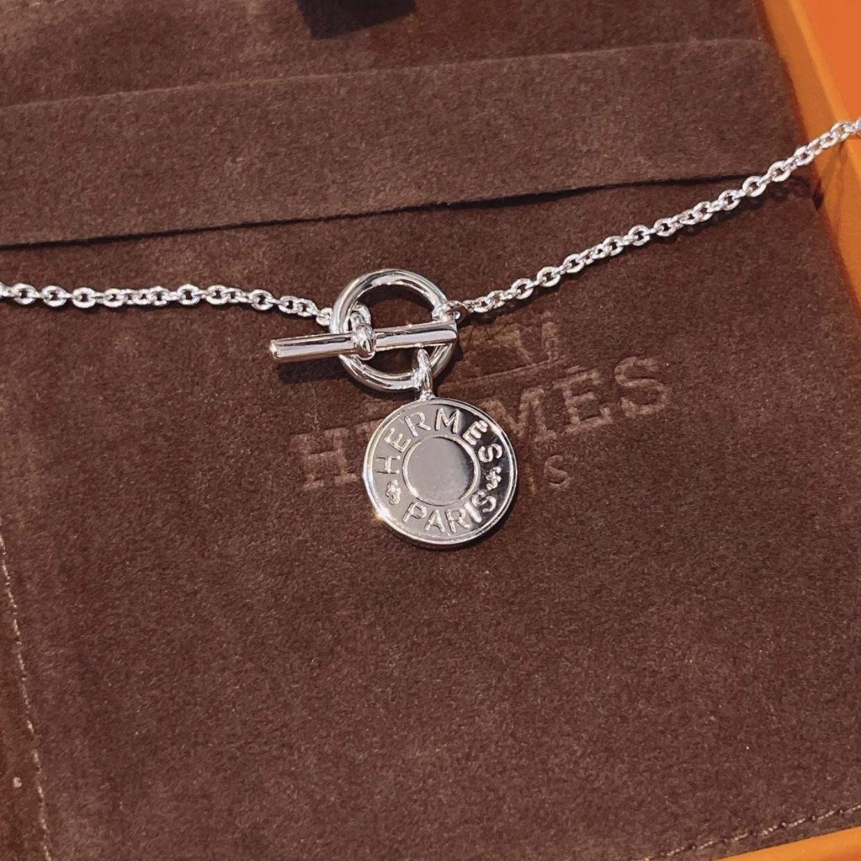 《使いやすい♪》HERMES Amulettes ペンダント