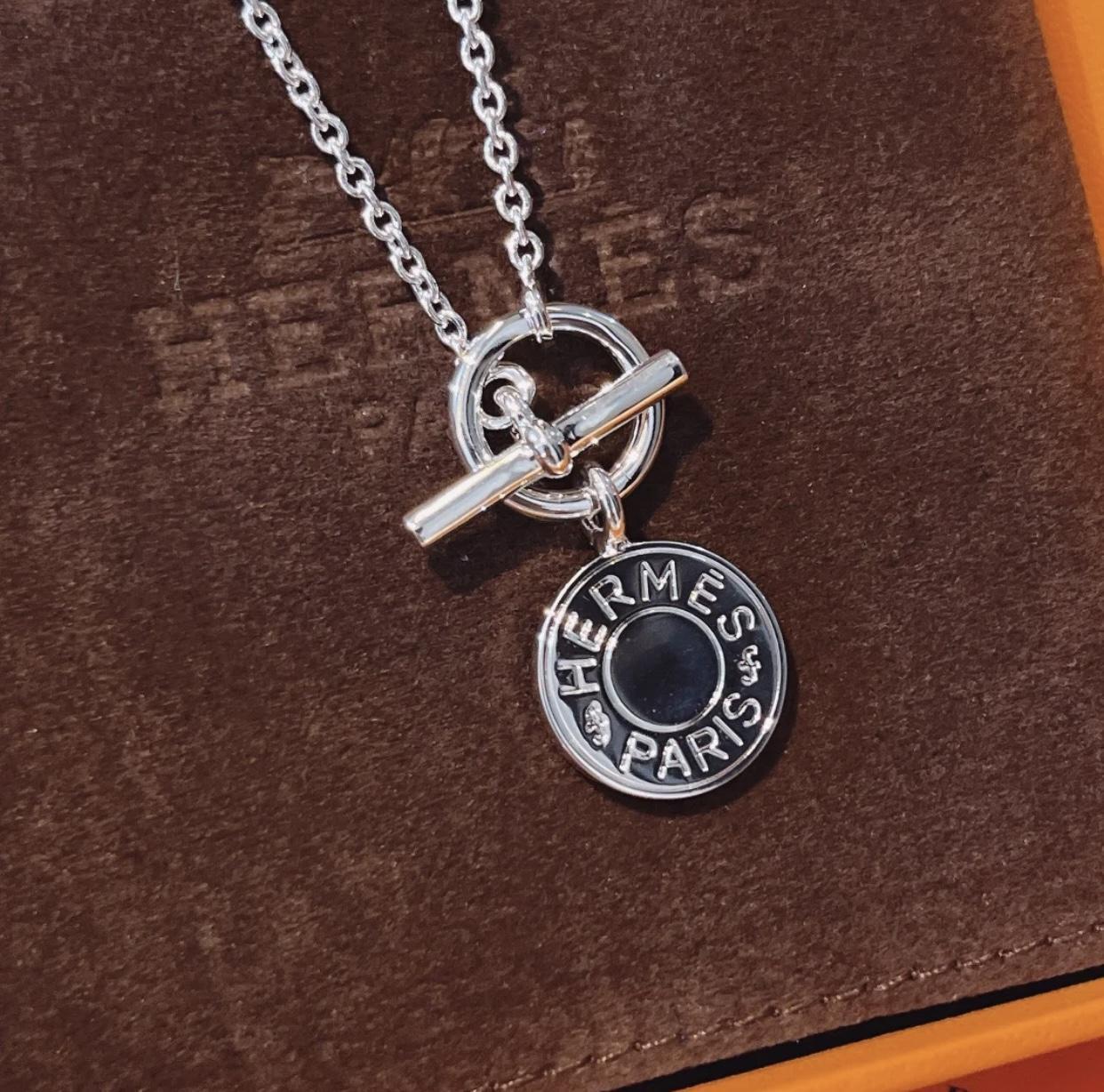 《使いやすい♪》HERMES Amulettes ペンダント