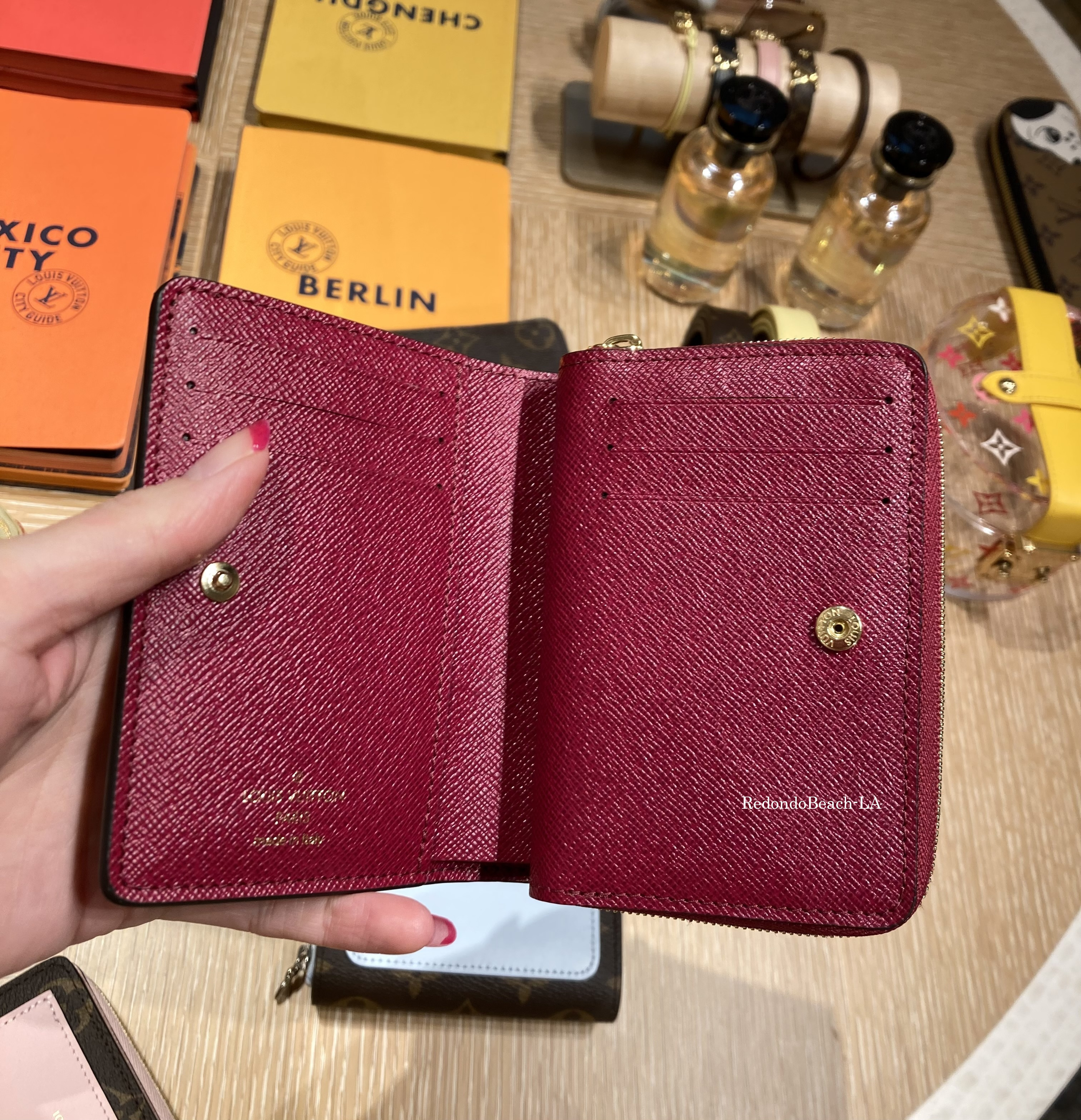 【究極の愛されアイテム】LOUIS VUITTON★Lou 二つ折り財布 究極の愛されアイテム】LOUIS VUITTON☆Lou 二つ折り財布 (Louis