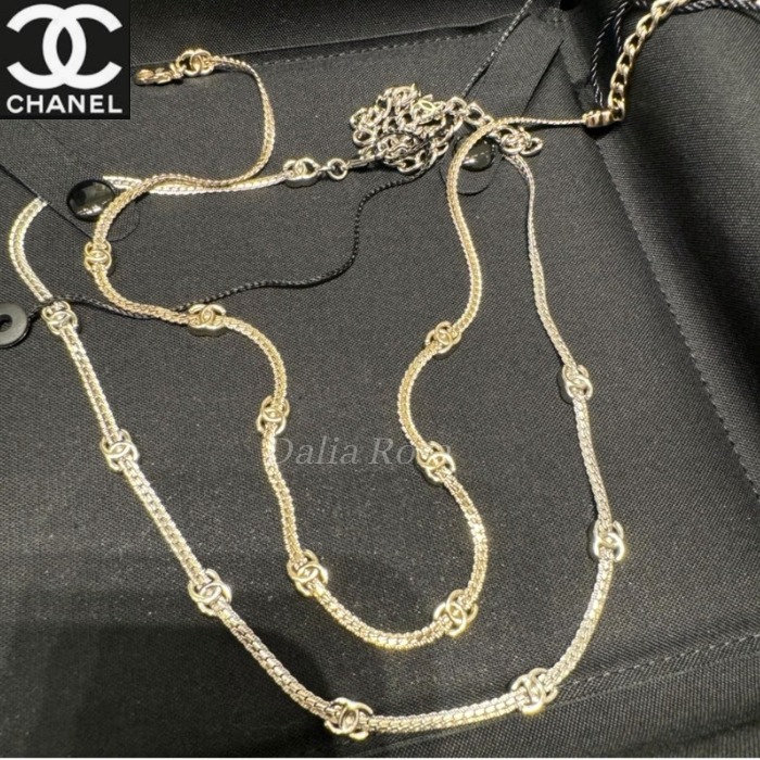大人の雰囲気♡エレガントなロゴ【CHANEL】チェーンベルト