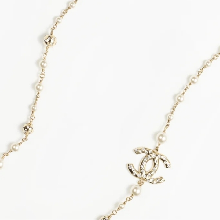 パールとCCロゴが煌めく♪【CHANEL】24B ロングネックレス パールが煌めく♪】CHANEL ロングネックレス