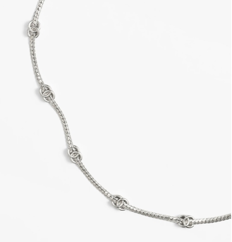 CHANEL《小ぶりロゴでオシャレ感アップ》ネックレス ショート