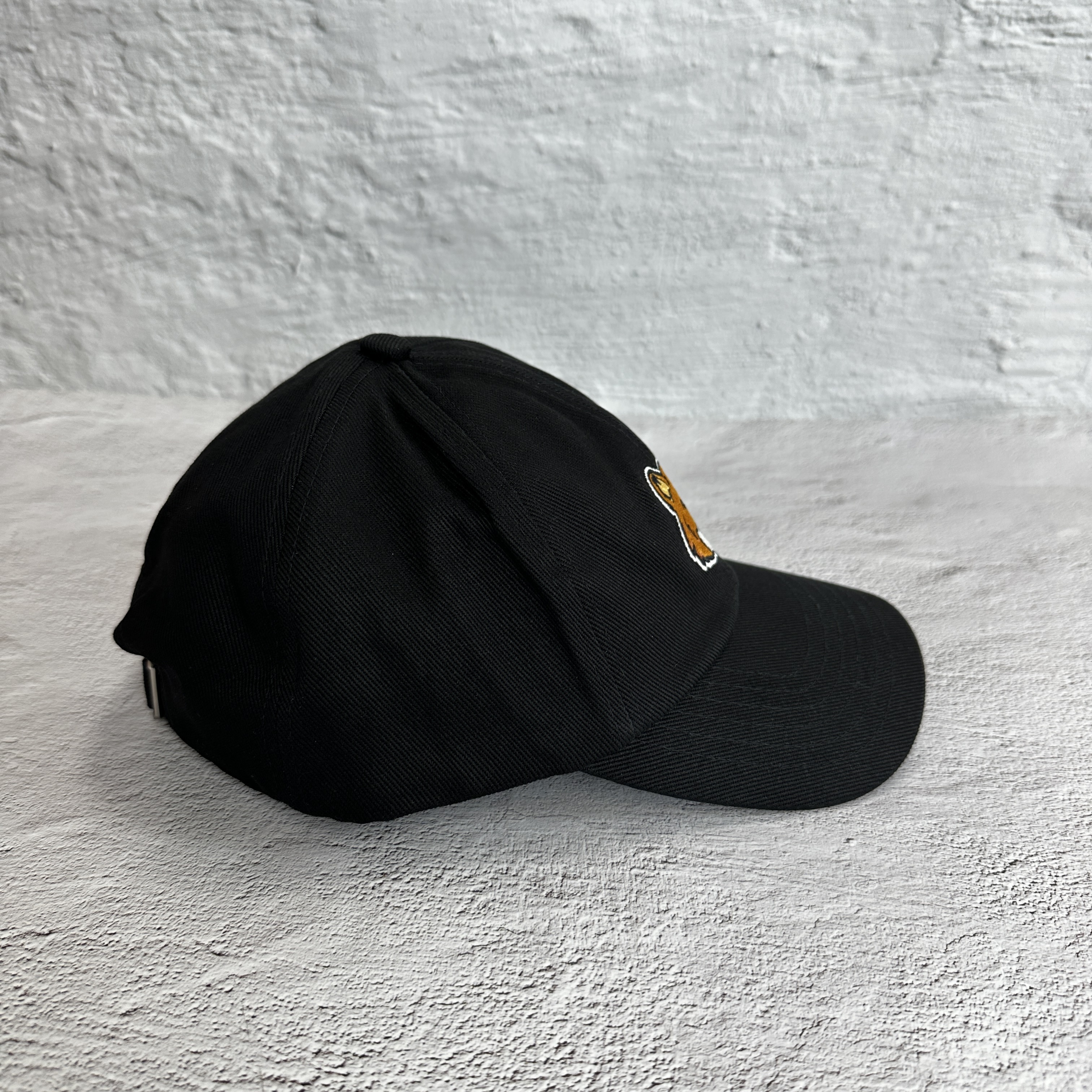 ★関税込★Maison Kitsune★大きなフォックスヘッド6Pキャップ★ LARGE FOX HEAD EMBROIDERY 6P CAP | Maison Kitsuné