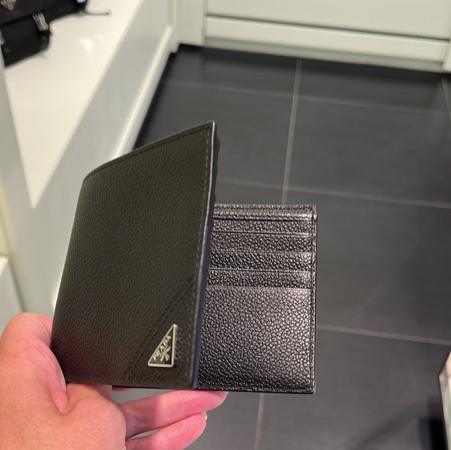 PRADA レザー 二つ折り財布