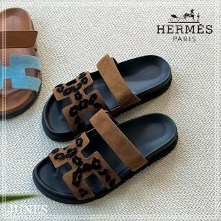 大人気！【HERMES】シプレ サンダル
