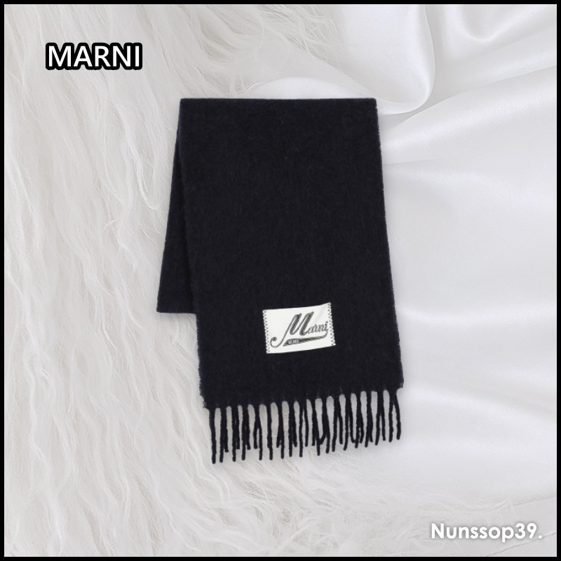 《MARNI》 ASZC0005A0 UTW918 00B99 ロゴパッチマフラー