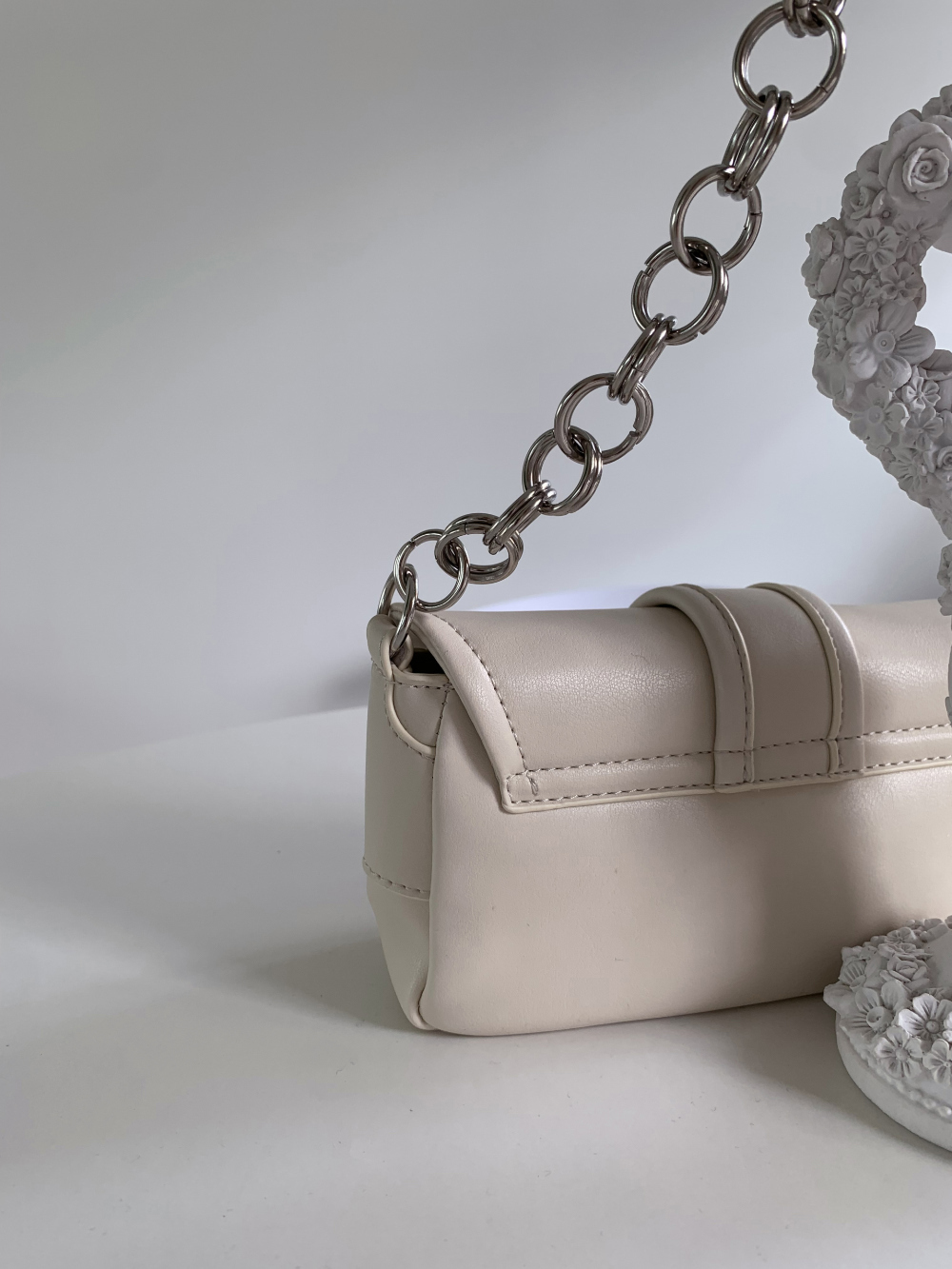 【suzen】Coiro Buckle Chain Bag