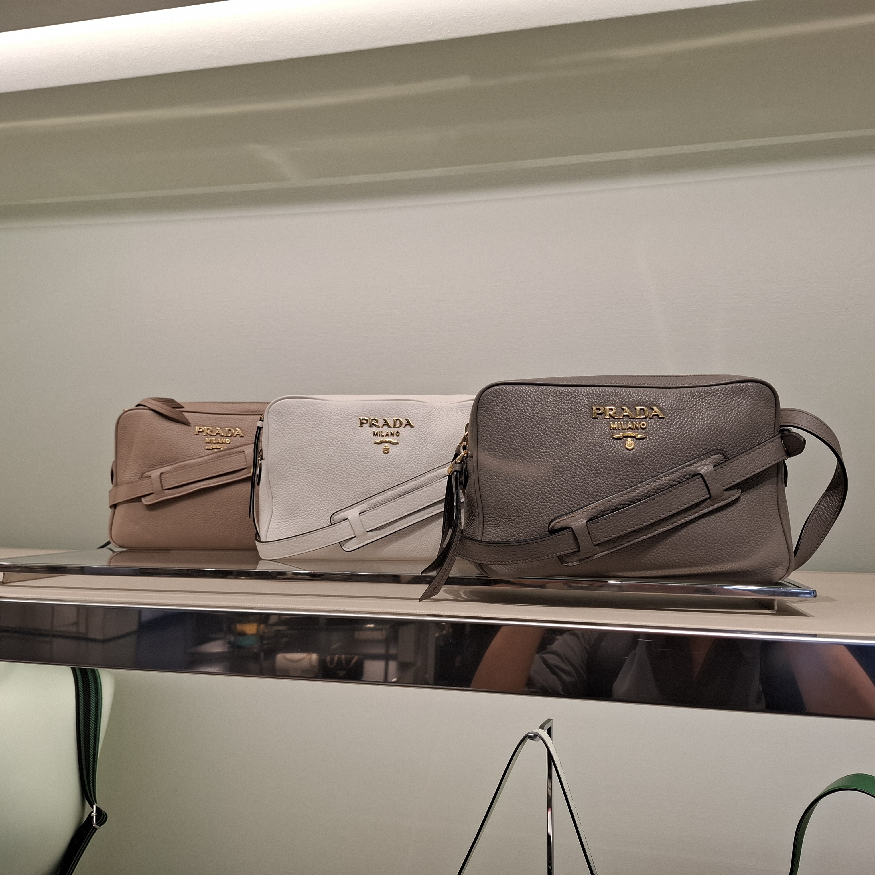数量限定!EXPRESS便可◎NO.1 ロングセラー PRADA/プラダ 1BH079 数量限定!EXPRESS便可◎NO.1 ロングセラー PRADA/プラダ 1BH079