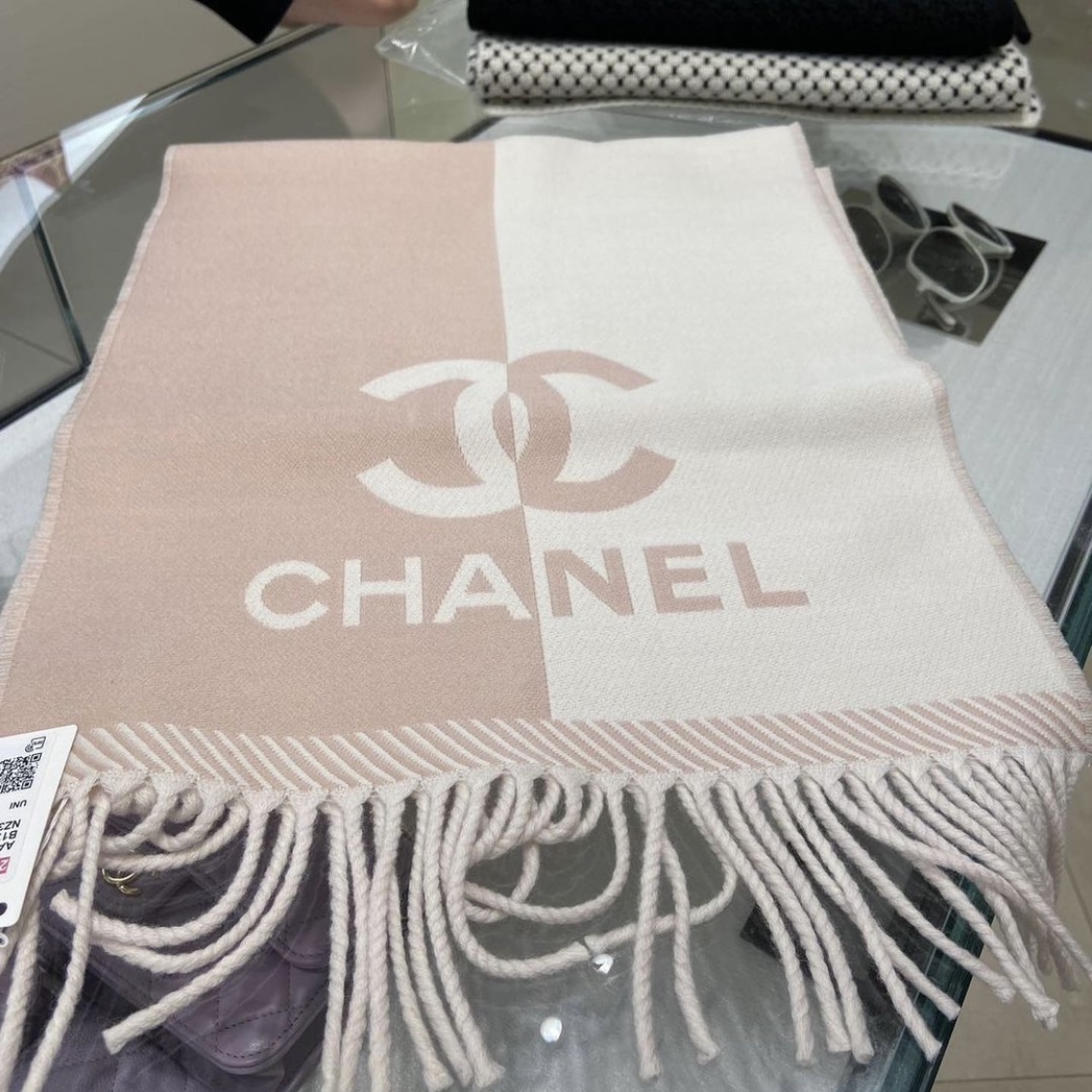 大人可愛い【CHANEL】CCロゴマフラー ストール