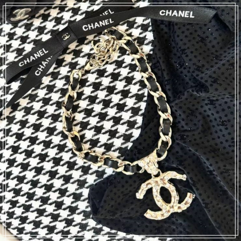 *星とパールが煌めく♪*【CHANEL】ピアス 光沢感 お洒落 星とパールが可愛い♪*【CHANEL】ピアス 光沢感 お洒落