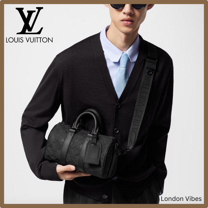 オールブラックがカッコいい☆ LV キーポル バンドリエール 25