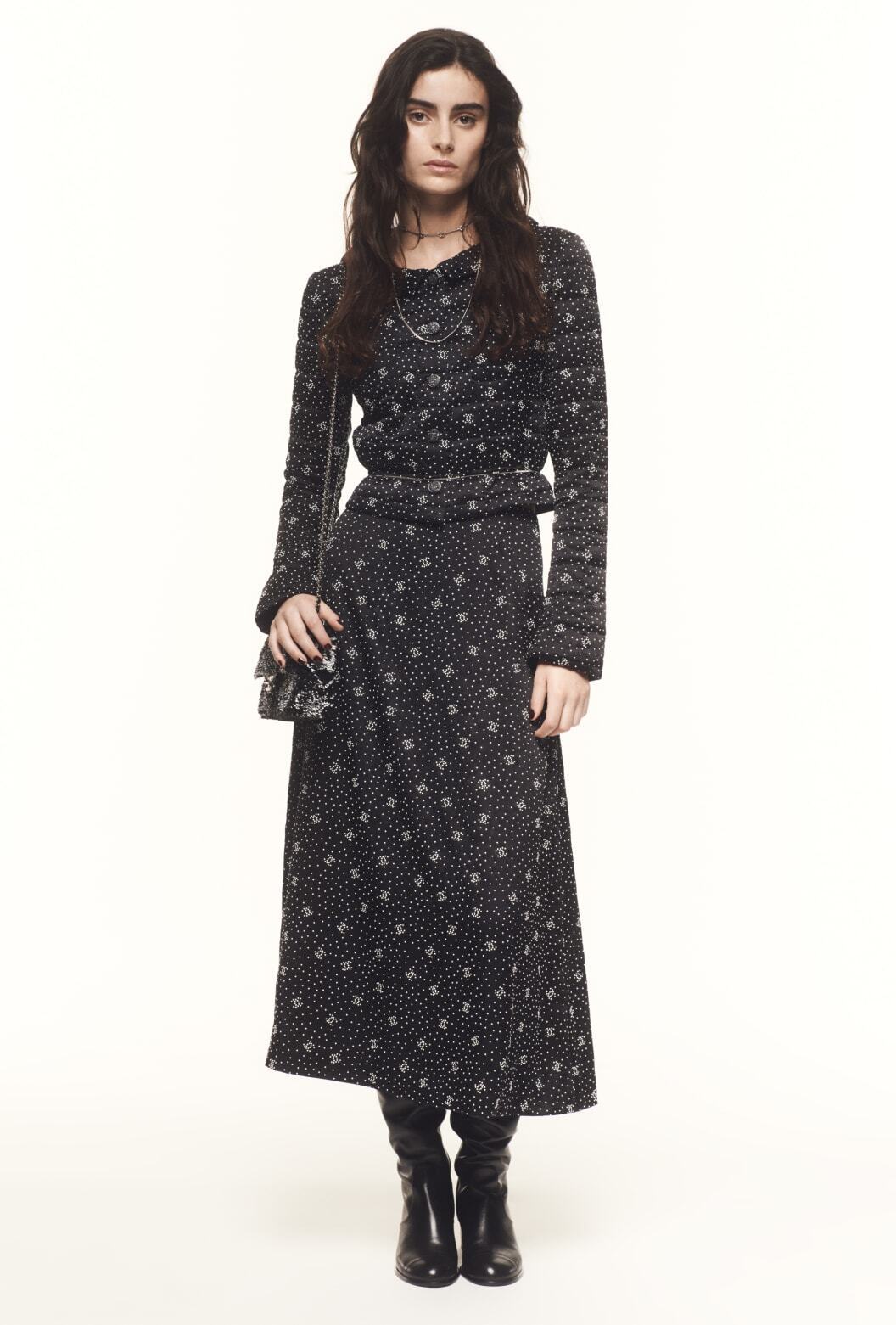 24B【CHANEL】シンプル チェーンベルト ワンポイントおしゃれ♪ 24B【CHANEL】シンプル チェーンベルト ワンポイントおしゃれ♪