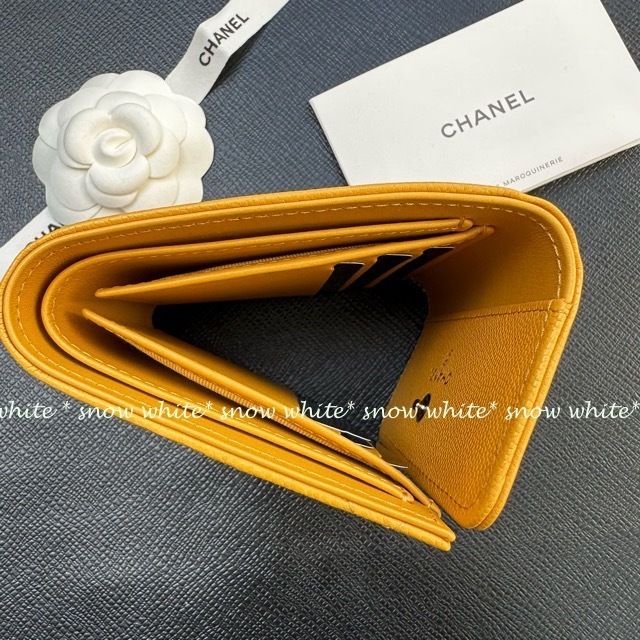 明日着 限定カラー♪ スモールウォレット 折財布 BOY CHANEL 明日着 限定カラー♪ スモールウォレット 折財布 BOY CHANEL
