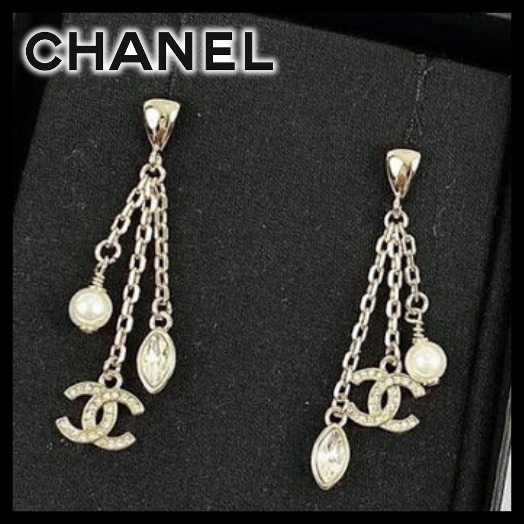 お買い得商店街 3つのチャームが揺らめく♪】CHANEL パール ピアス CCロゴ アクセサリー