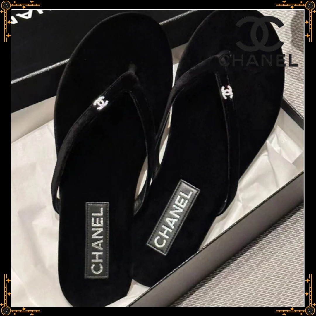 【シックで大人の印象】CHANEL キラキラCCロゴビーチサンダル