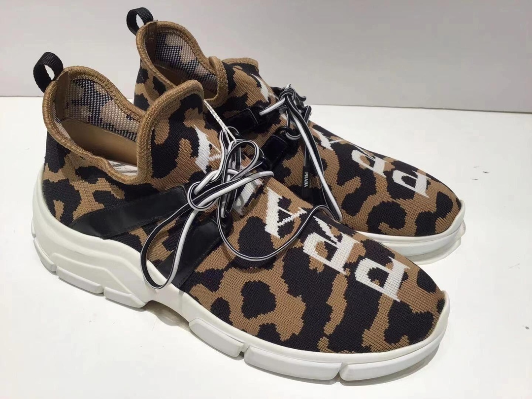 ★送料込★PRADA ヒョウ柄 スニーカー