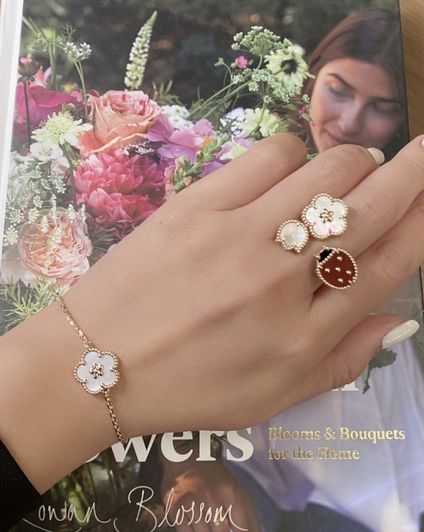 Van Cleef ＆Arpels ヴァンクリーフ幸運の春ブレスレット 梅の花