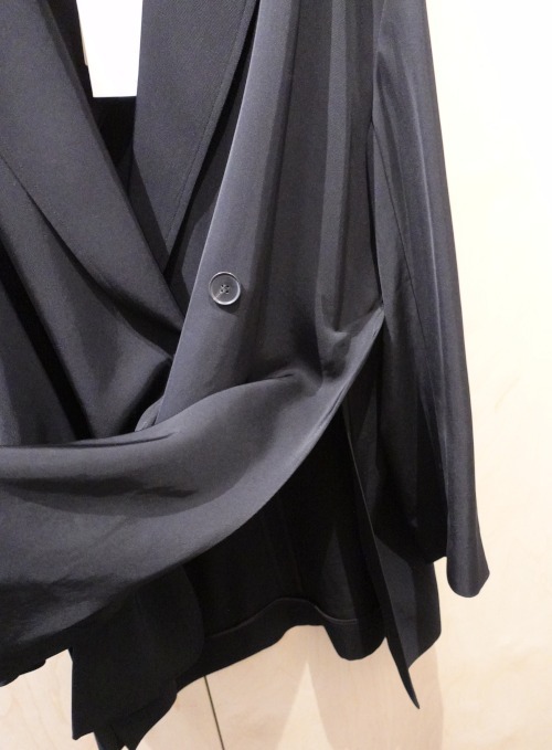 “COS” オーバーサイズドレープブレザー Black
