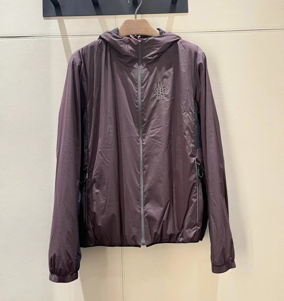 関税込Moncler BISSEN HOODED SHELL JACKET