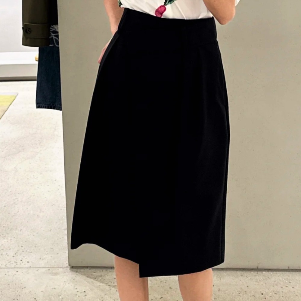 《女性の憧れ》【LOEWE】コットン&シルクラップ スカート