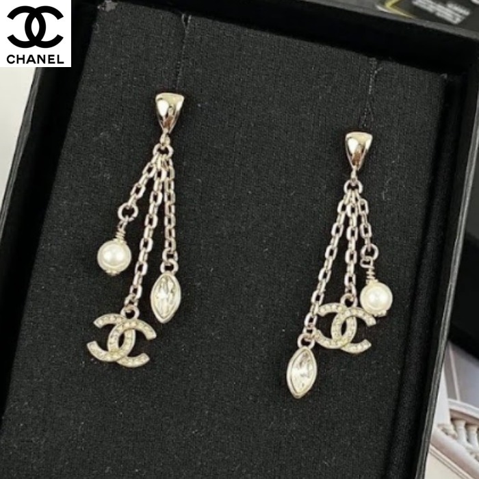 フェミニンな耳元に♡【CHANEL】ペンダントピアス
