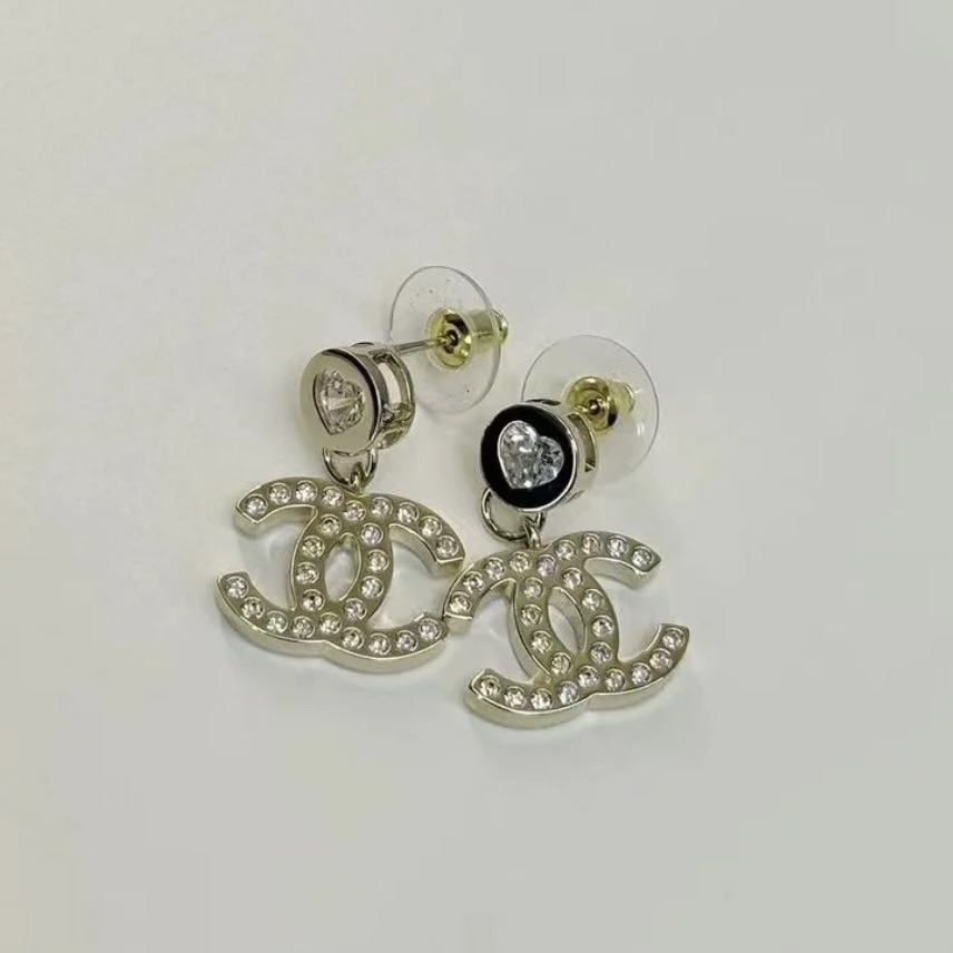 ハートのクリスタルが可愛い♪ CHANEL ピアス CCロゴ ゴールド ハートのクリスタルが可愛い♪ CHANEL ピアス CCロゴ ゴールド