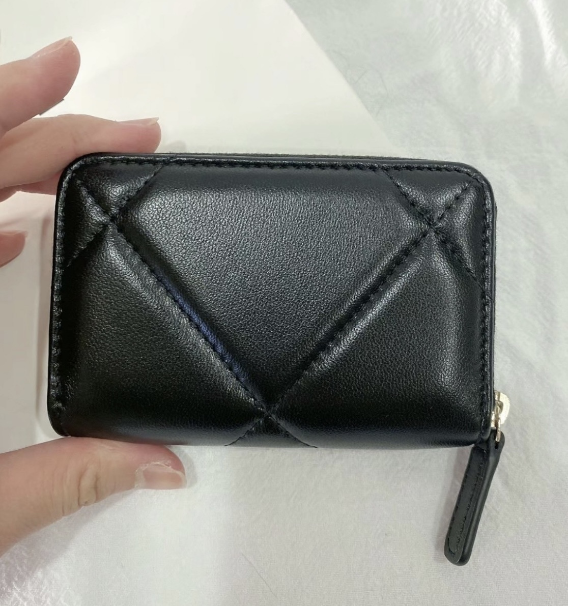 【コンパクトサイズ♪】CHANEL19 ジップコインパース国内発送 コンパクトサイズ♪】CHANEL19 ジップコインパース国内発送