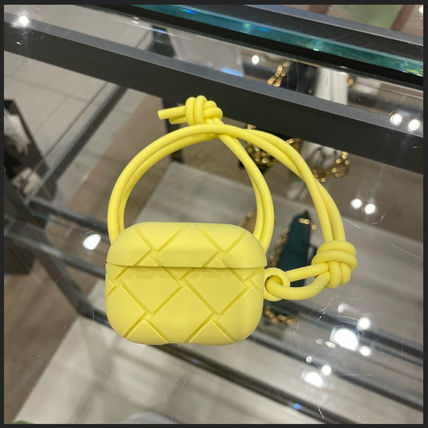 airpods イエロー（黄色）系 BOTTEGA VENETA(ボッテガヴェネタ) - 海外通販のBUYMA