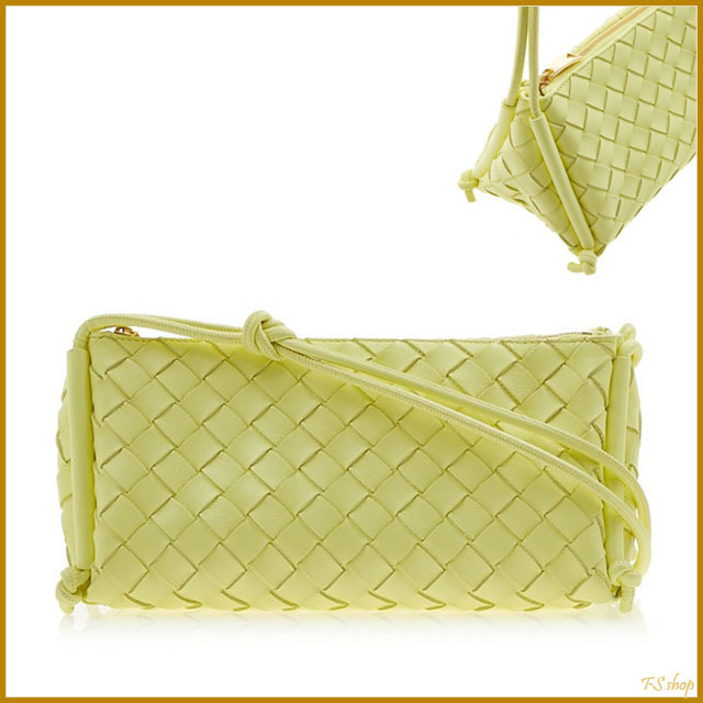 BOTTEGA VENETA(正規品/送料関税込み) INTRECCIATO STRAP POUCH