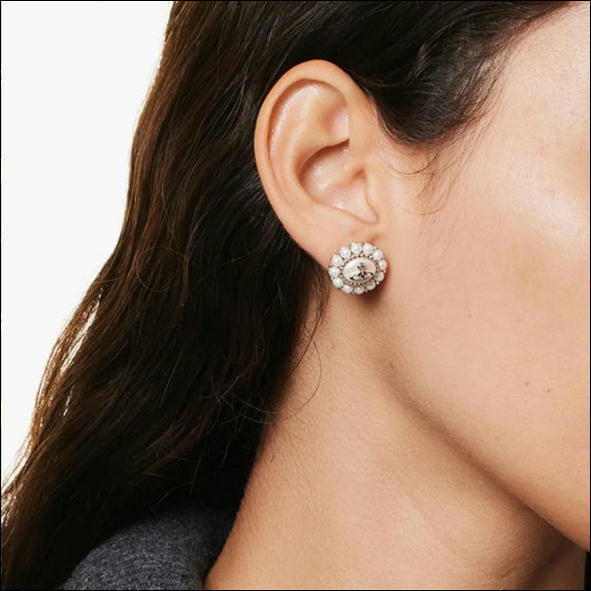 【国内送】Vivienne Westwood★ORB・ フェイクパールピアス 国内送】Vivienne Westwood☆ORB・フェイクパール ピアス