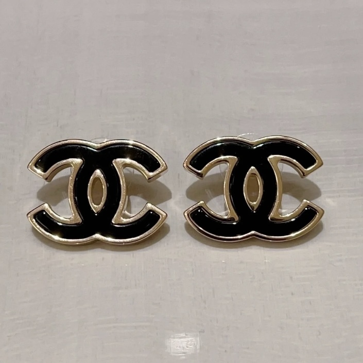 【どんなコーデにも合わせやすい♪】CHANEL ピアス ココマーク