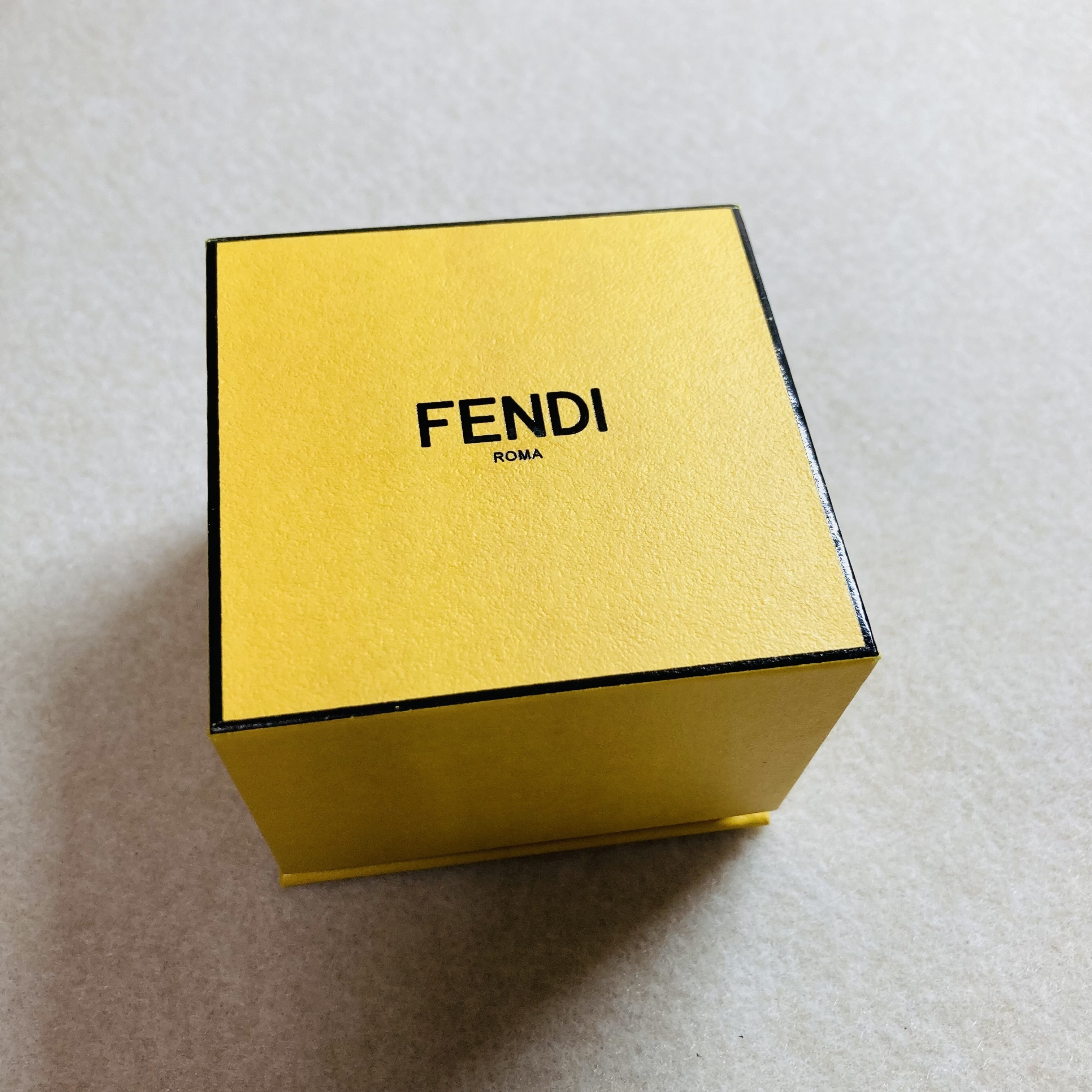 即発!フェンディ FFモチーフ ゴールド ラインストーン リング 楽天市場】【中古】 Fendi フェンディ スマホ リング その他 FF