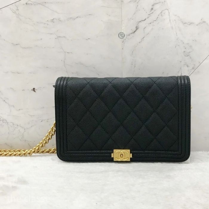 コンパクトで使いやすい☆超希少 BOY CHANEL チェーンウォレット コンパクトで使いやすい☆超希少 BOY CHANEL チェーンウォレット