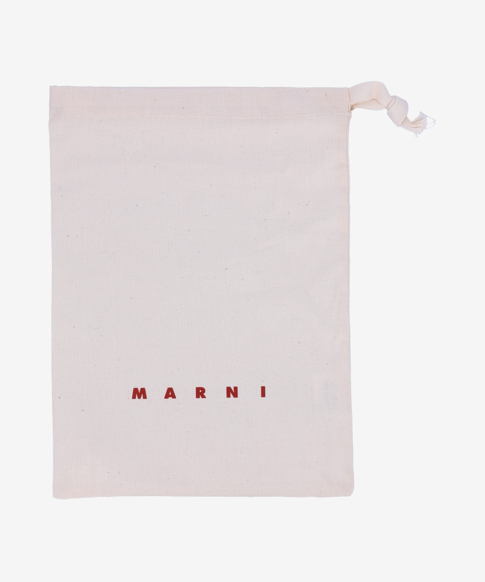 《MARNI》 PFMO0106U2 P6533 00N99 ロゴウォレット