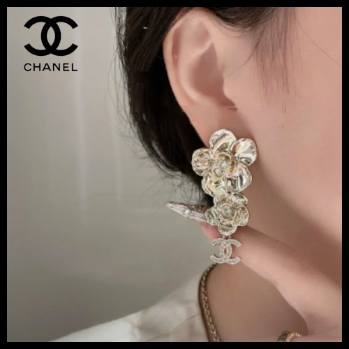 ☆クールで華やか☆【CHANEL】メタル レジン＆ストラス ピアス