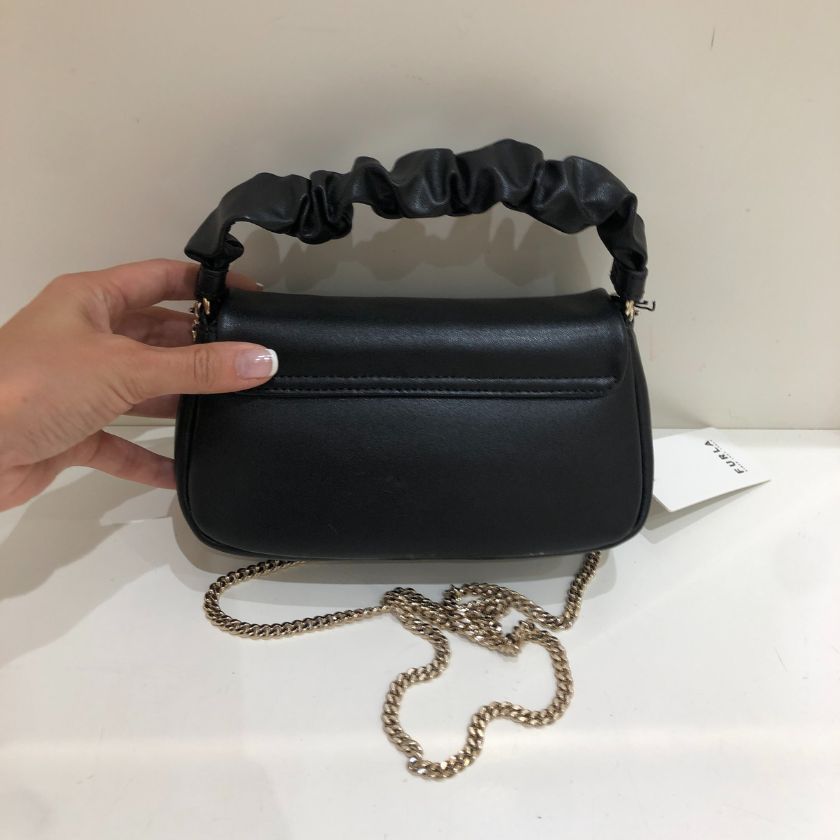 6万取引突破★UPS速達便利用！【FERRAGAMO】ショルダーバッグ org.jpg