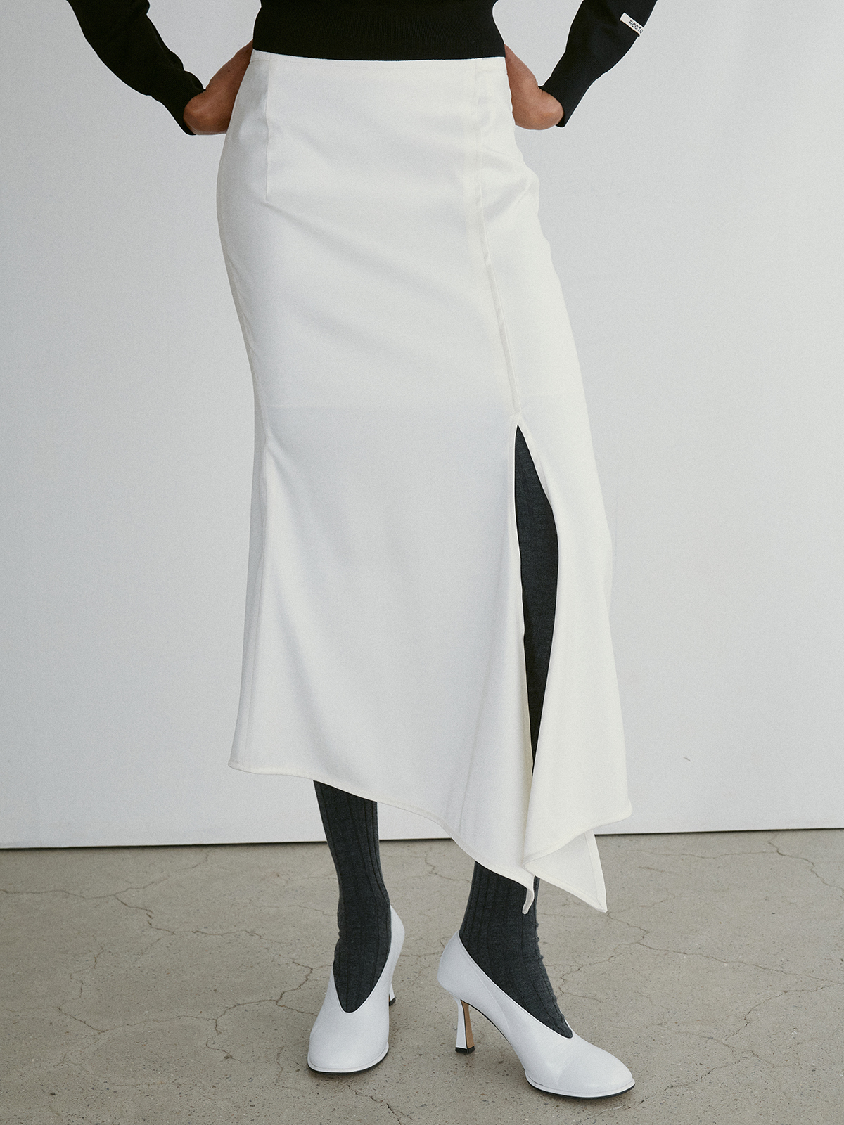 [RECTO] / ☆ 24FW ZINNIA SLIT DETAIL FLOWING SKIRT / IVORY