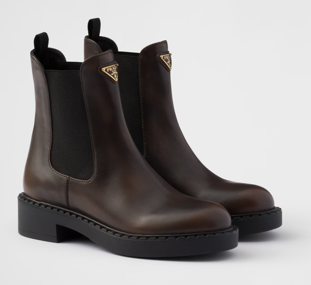 《カジュアルさと洗練された魅力》【PRADA】チェルシーブーツ