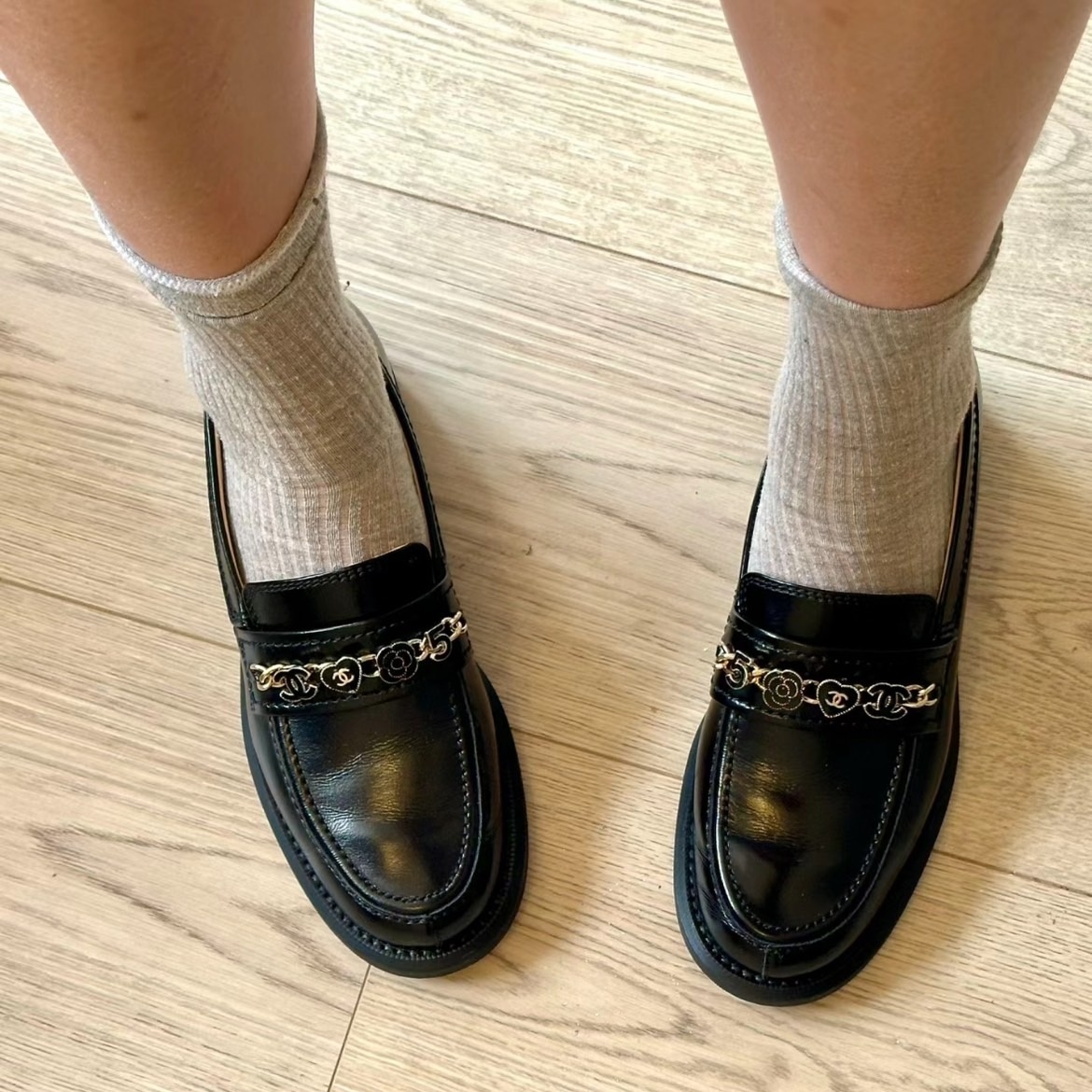 様々なシーンで活躍！【CHANEL】 ローファー カメリア CCマーク 様々なシーンで活躍♪》CHANEL ローファー カメリア CCマーク