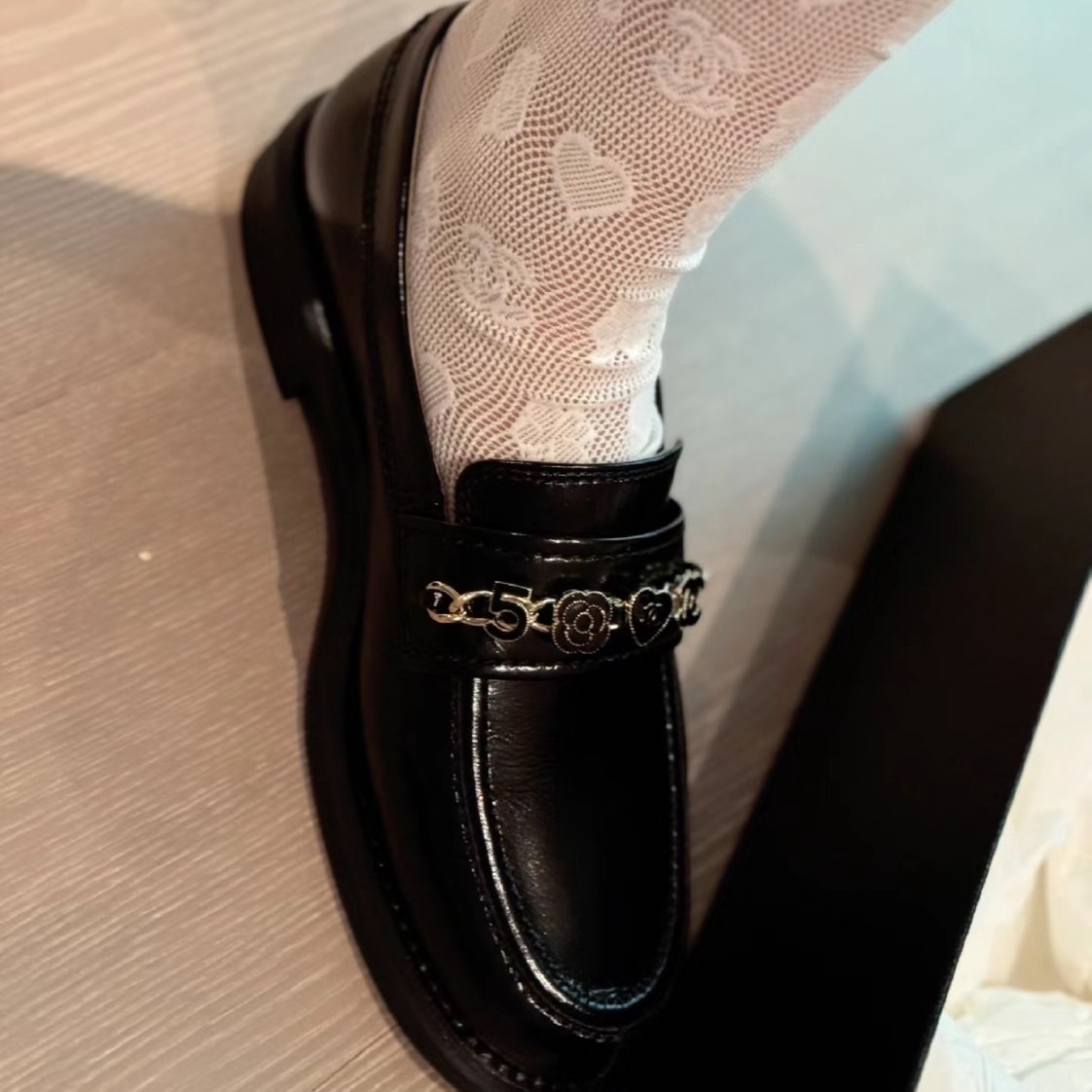 様々なシーンで活躍！【CHANEL】 ローファー カメリア CCマーク 様々なシーンで活躍♪》CHANEL ローファー カメリア CCマーク