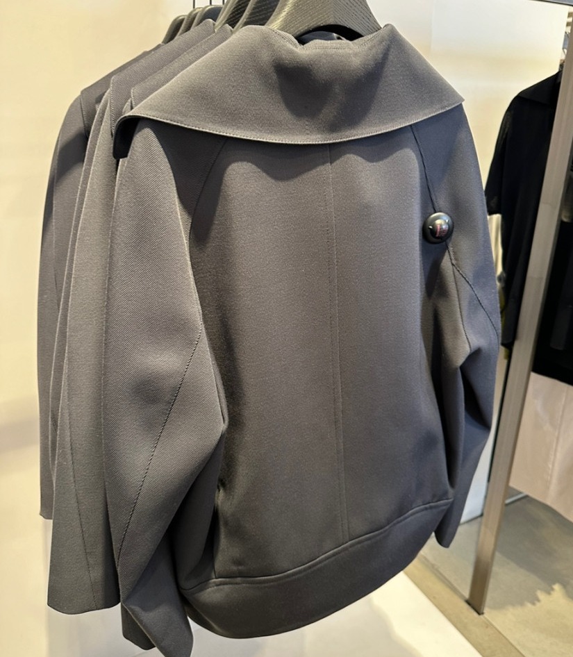 “COS” ダブルブレストウールブレンドジャケット