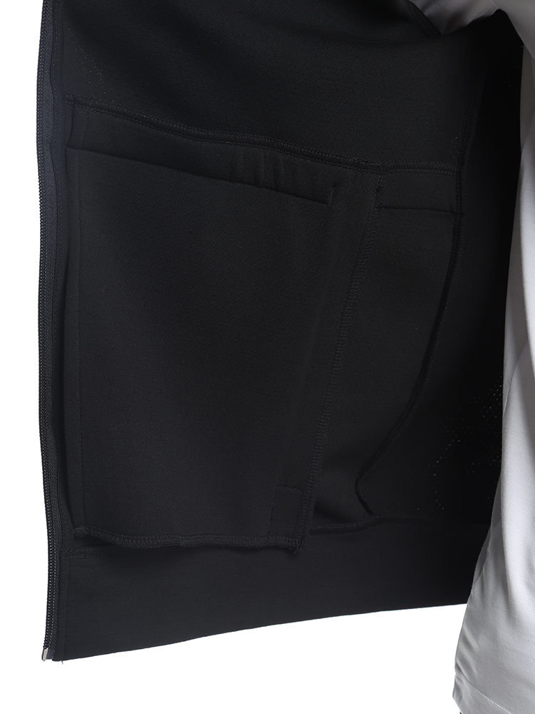 《リフレクトテープが輝く》【EMPORIO ARMANI】ロゴ パーカー