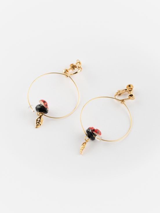 Nach(ナッシュ) feuille & coccinelle イヤリング